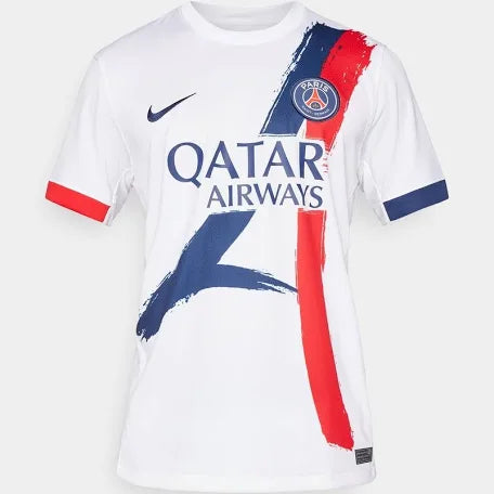 La nouvelle tunique du Paris Saint-Germain pour 2025 se décline en version blanche et bleue.